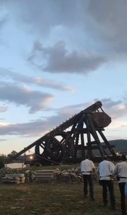 It turns out that this is how the trebuchet is pulled.